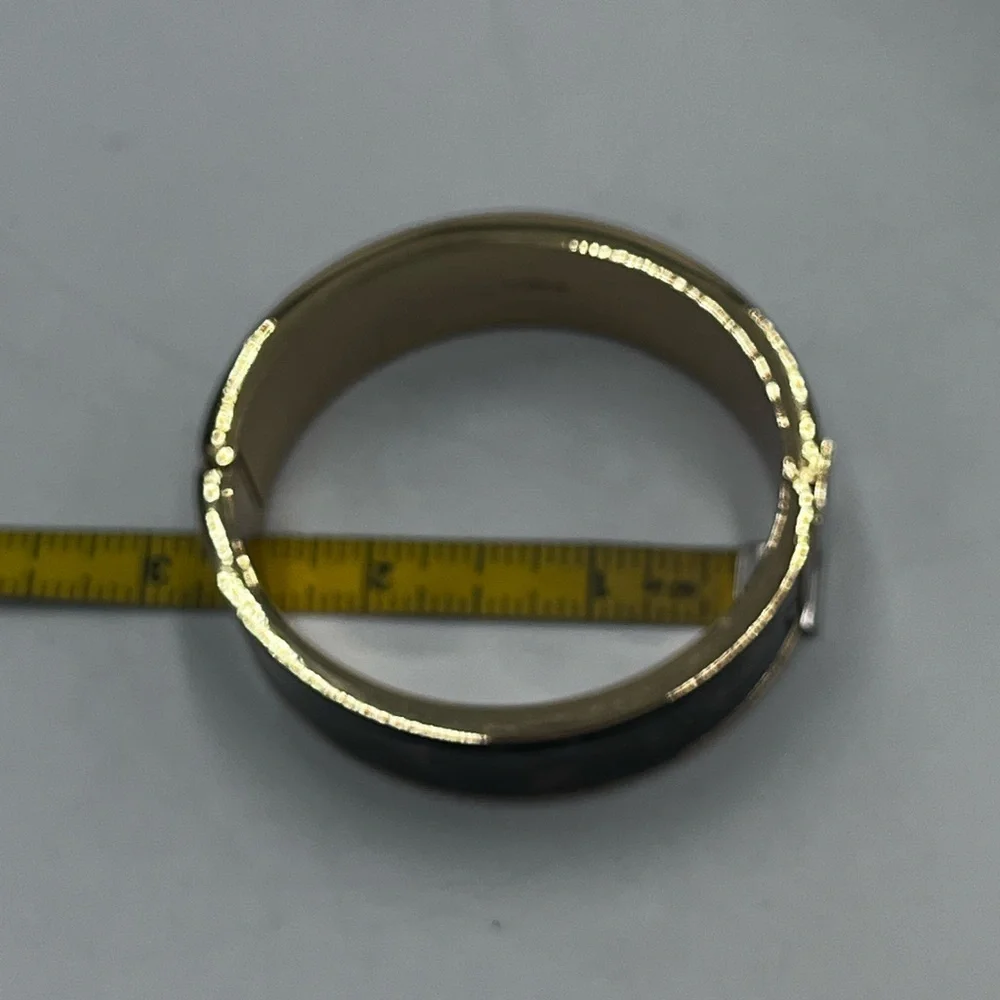 J Crew Tortoise Gold Hinge clamp bracelet Bangle‎ Width: 3/4